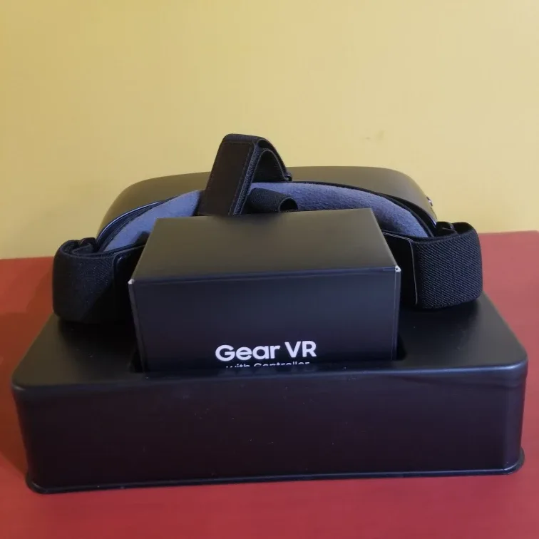 Samsung Gear VR SM-R324 with Controller image indicator(2)