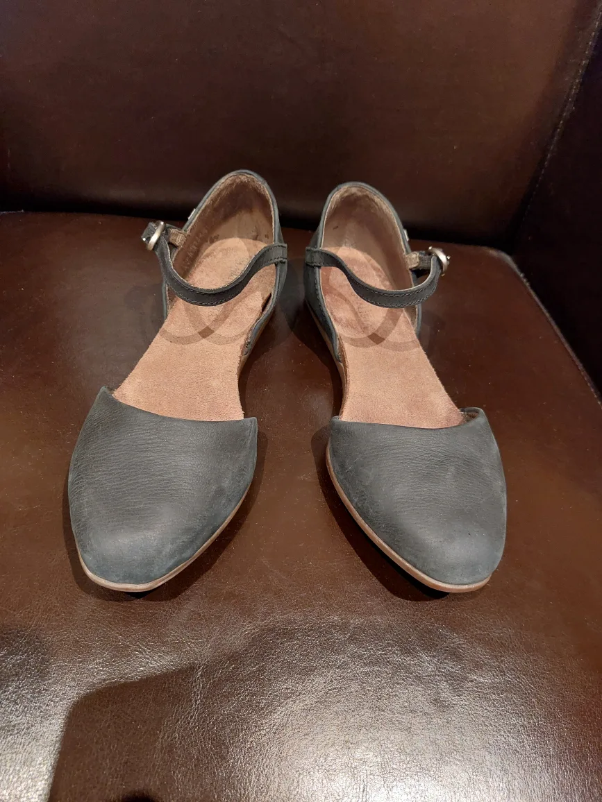 El Naturalista Women's Black Leather Mary Jane Shoes, Size 8 thumbnail
