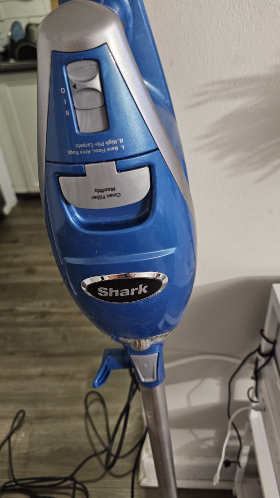 Shark Self-Cleaning Brushroll Vacuum - photo 2