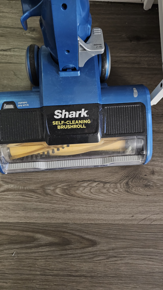 Shark Self-Cleaning Brushroll Vacuum - photo 3