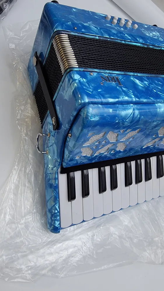 22-Key 8-Bass Accordion – Pearl Blue w/ Adjustable Straps image indicator(4)