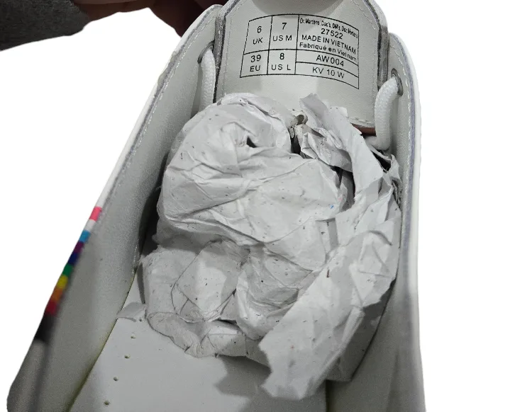 BNWOT Unisex Dr.Martens Rainbow For Pride Size M 7.5 / W 8.5-9 image indicator(9)