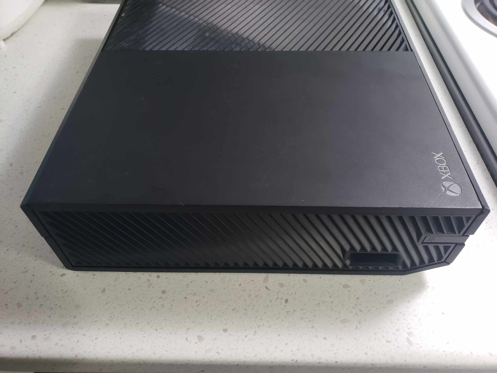 1TB Cleaned & Dusted Xbox One with a Controller & 2 Games - photo 4