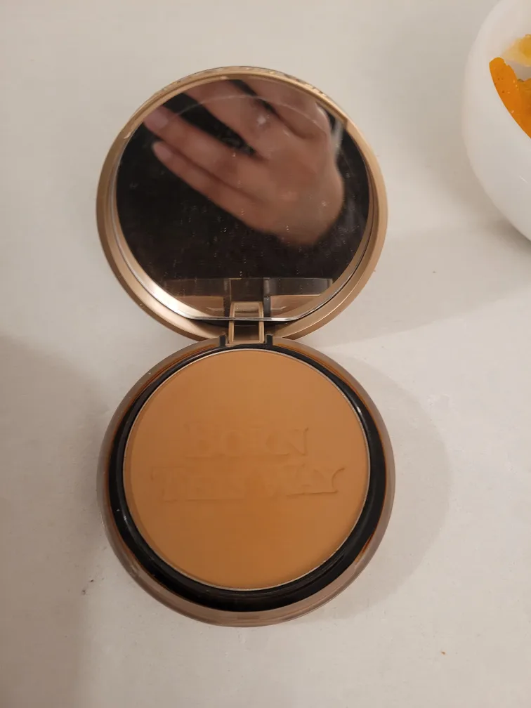 Too Faced Born This Way Multi-Use Complexion Powder image indicator(3)