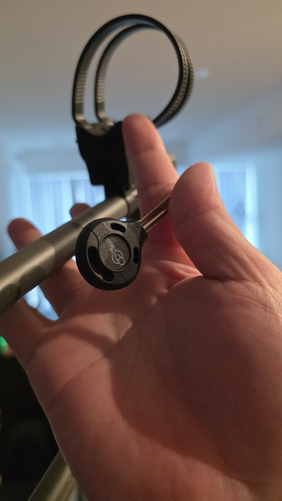 Via Velo U-Lock with Key and Mount - photo 4