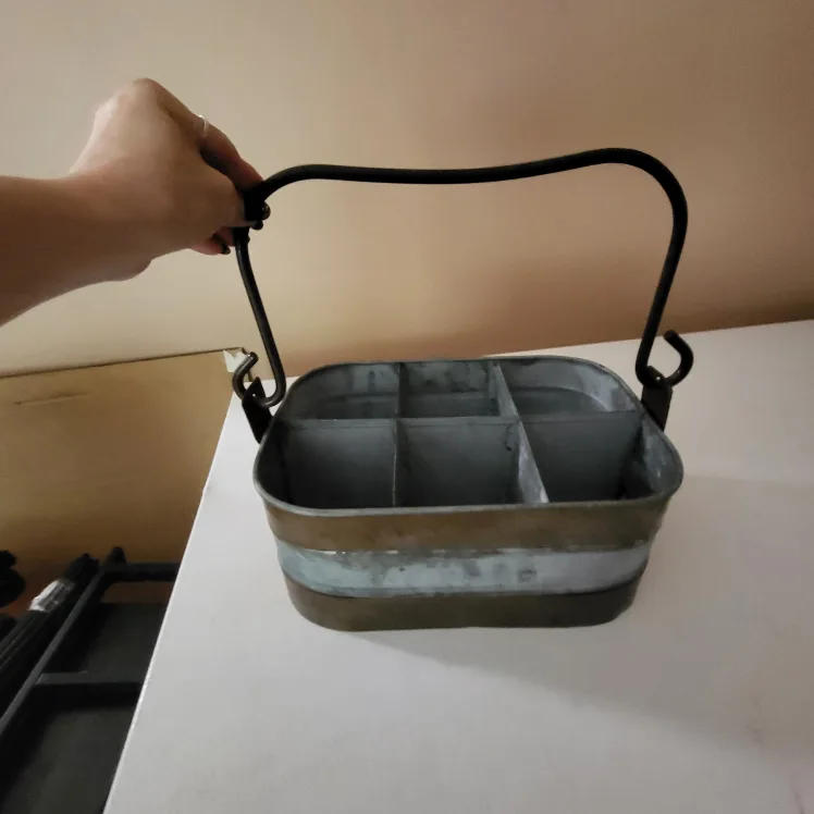 Metal Carrier with Handle thumbnail