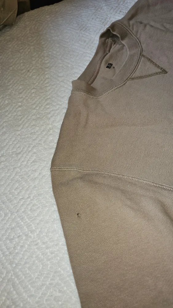 Men's Tan Uniqlo Crewneck Sweatshirt image indicator(2)