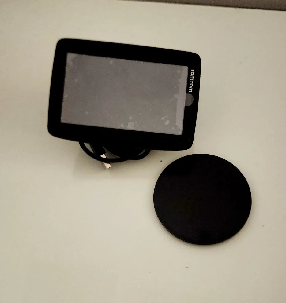 TomTom VIA 1415M GPS Navigator image indicator(3)