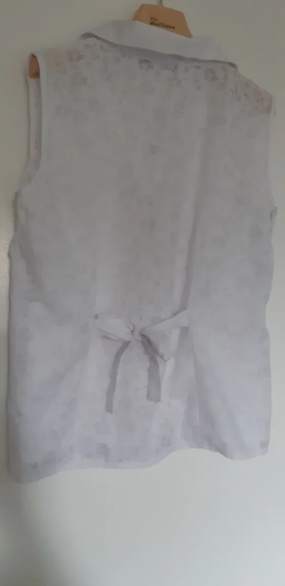 Brody Myles White Floral Sleeveless Blouse image indicator(5)