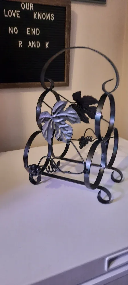 Metal Wine Rack with Grapevine Design thumbnail