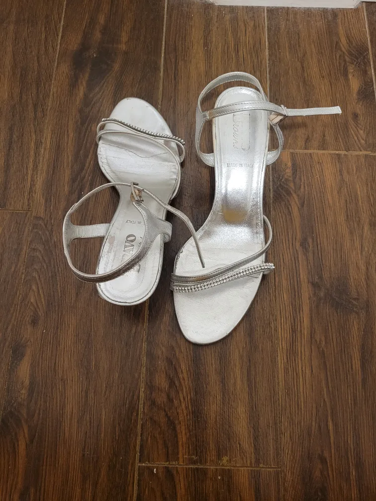 women's Browns  Silver Heels size 9 image indicator(2)