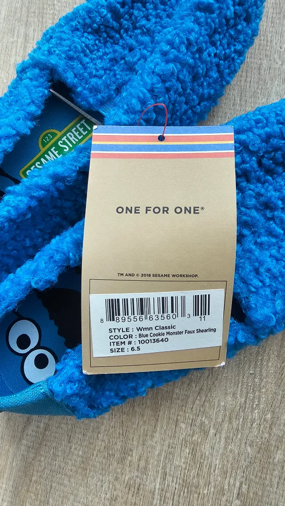 💚 TOMS x Sesame Street Cookie Monster Slippers - Size 6.5 image indicator(2)