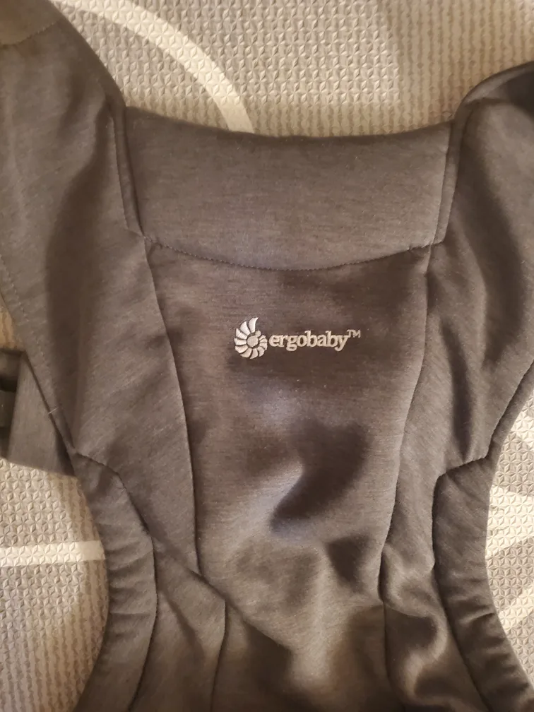 ergobaby embrace baby carrier image indicator(2)