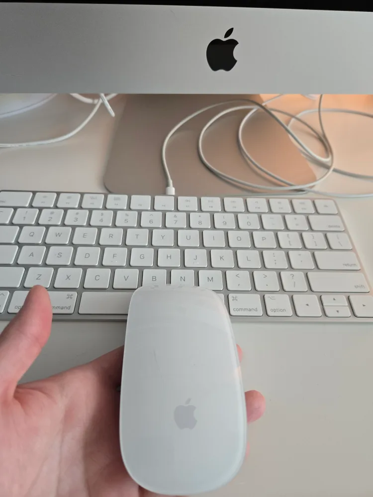 Apple iMac Retina 5K 27-inch (2019) image indicator(2)
