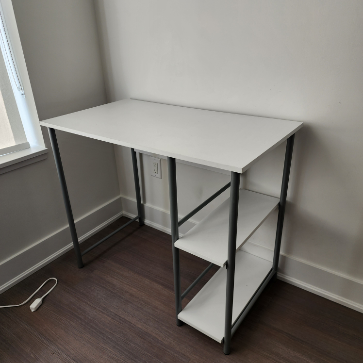 White computer desk with shelves - photo 2