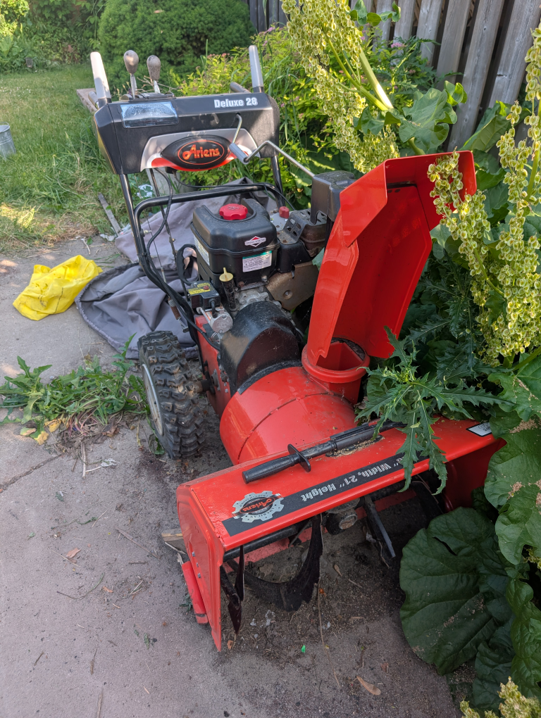 Ariens Deluxe 28 Snowblower