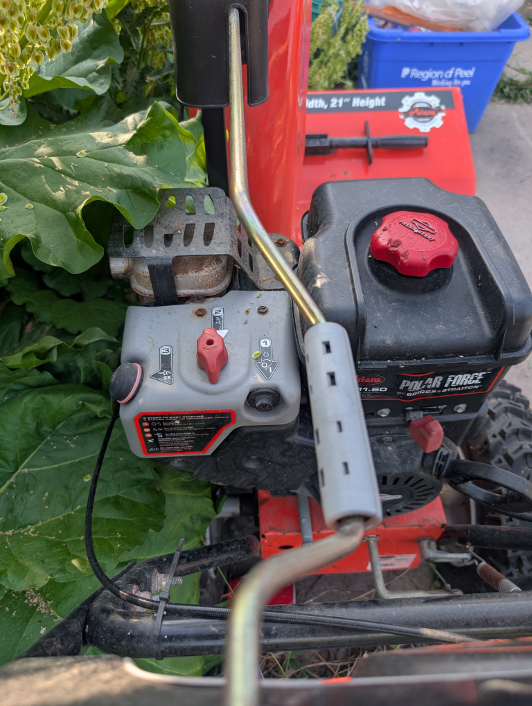 Ariens Deluxe 28 Snowblower - photo 3