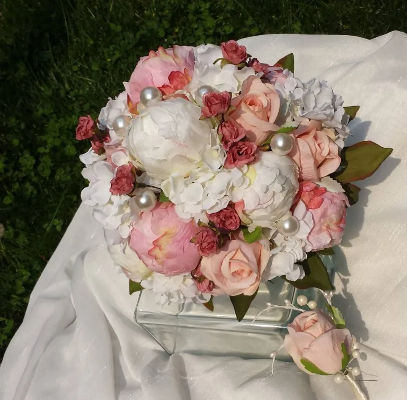 Wedding Bouquet with Boutonniere thumbnail