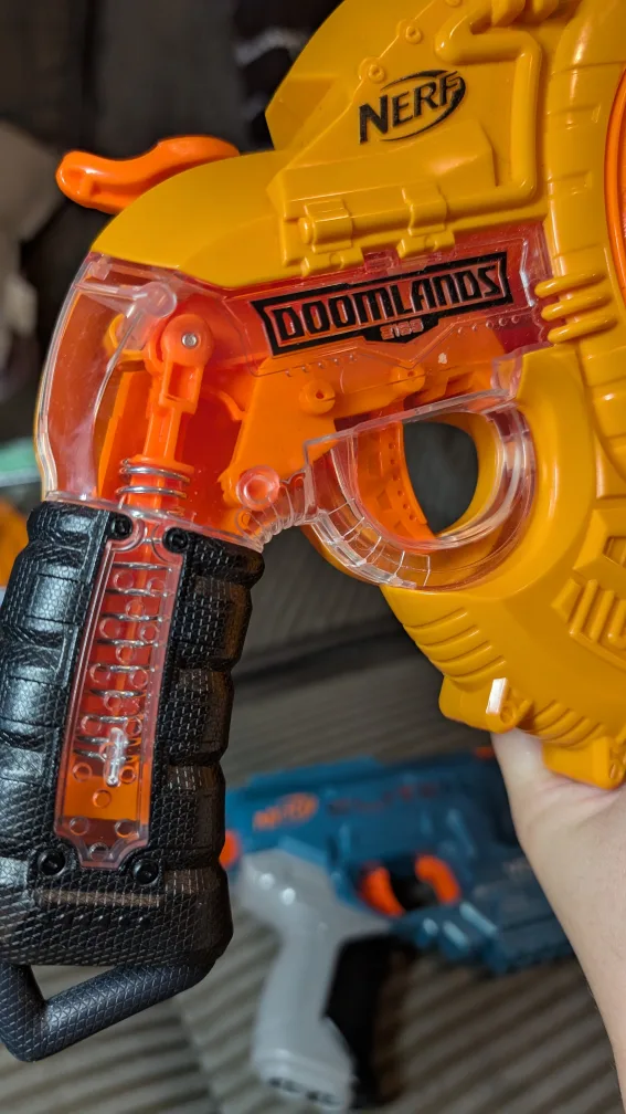 LIKE NEW - 2 NERF BLASTERS + DARTS image indicator(5)