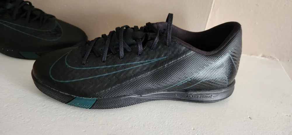 ***NEW*** indoor  Soccer Shoes - Black image indicator(6)