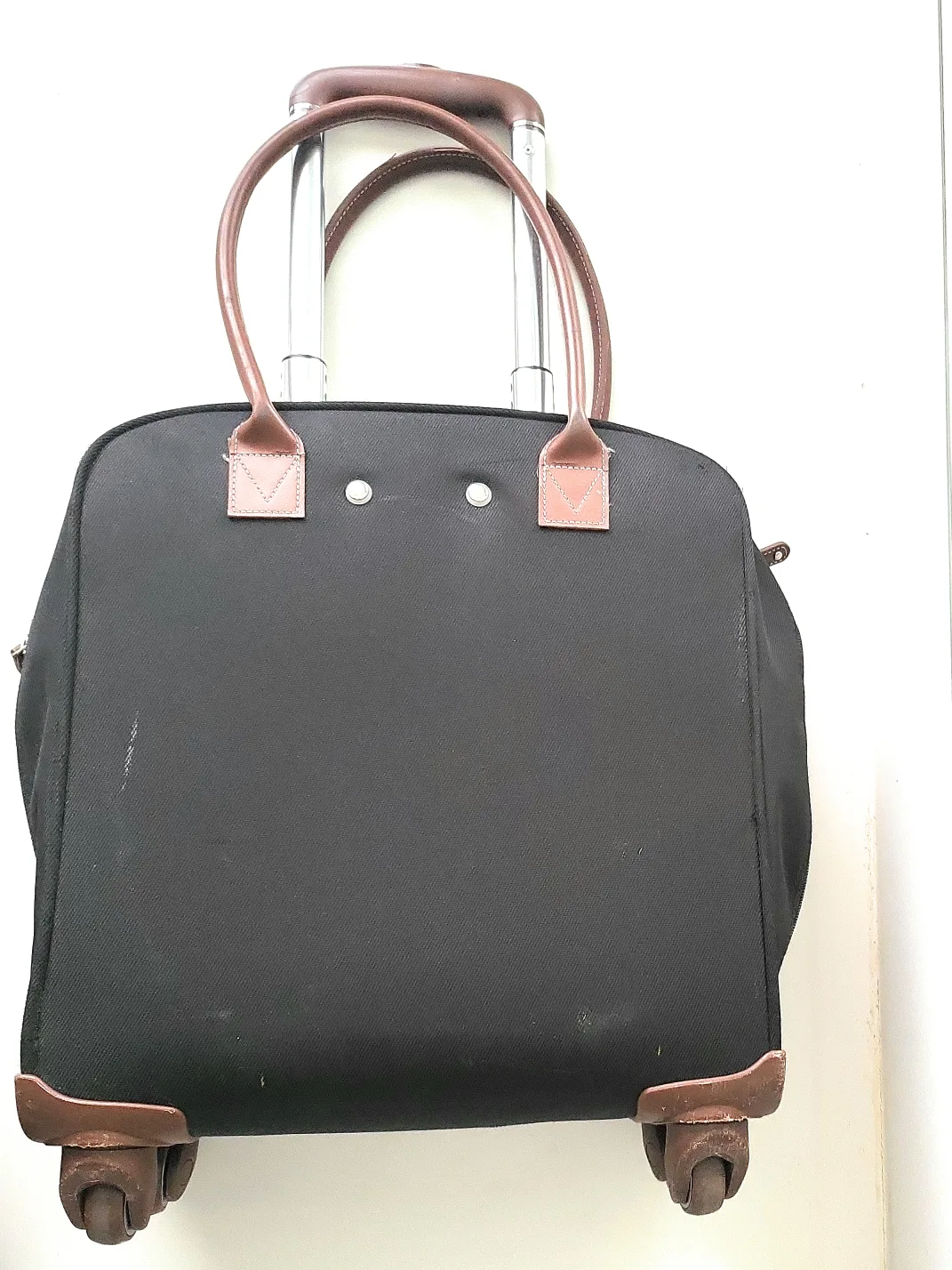 Elle Black Rolling Carry-On Bag image indicator(4)