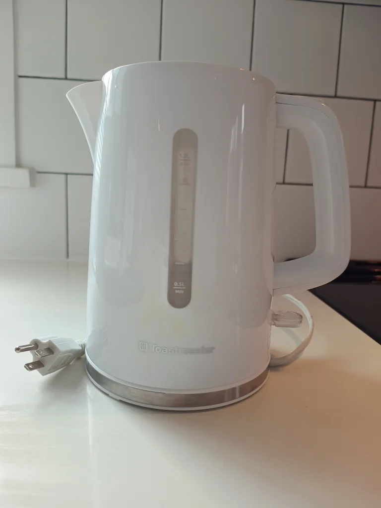 Toastmaster Electric Kettle - White thumbnail