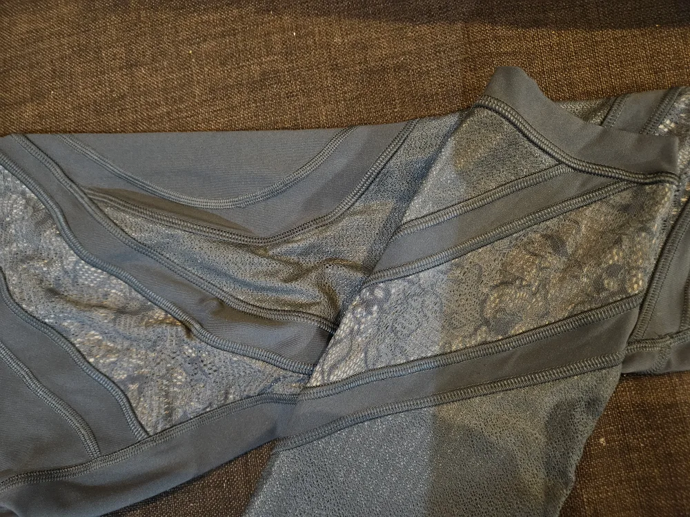 Grey Lululemon leggings, size 10 image indicator(2)