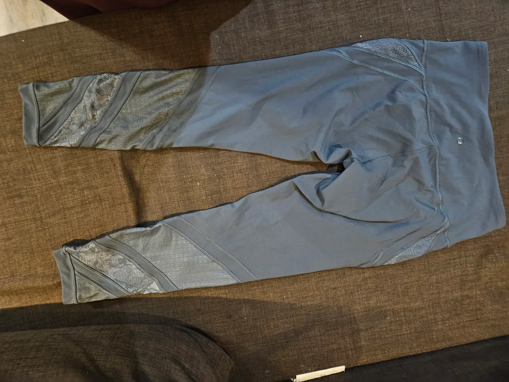 Grey Lululemon leggings, size 10 image indicator(3)