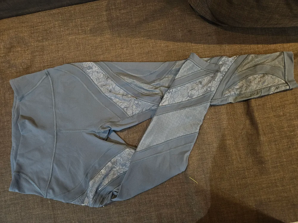 Grey Lululemon leggings, size 10 image indicator(5)