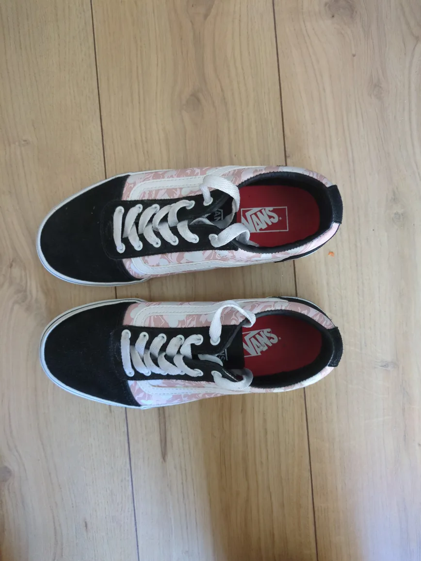 Vans Sneakers with Floral Design image indicator(2)