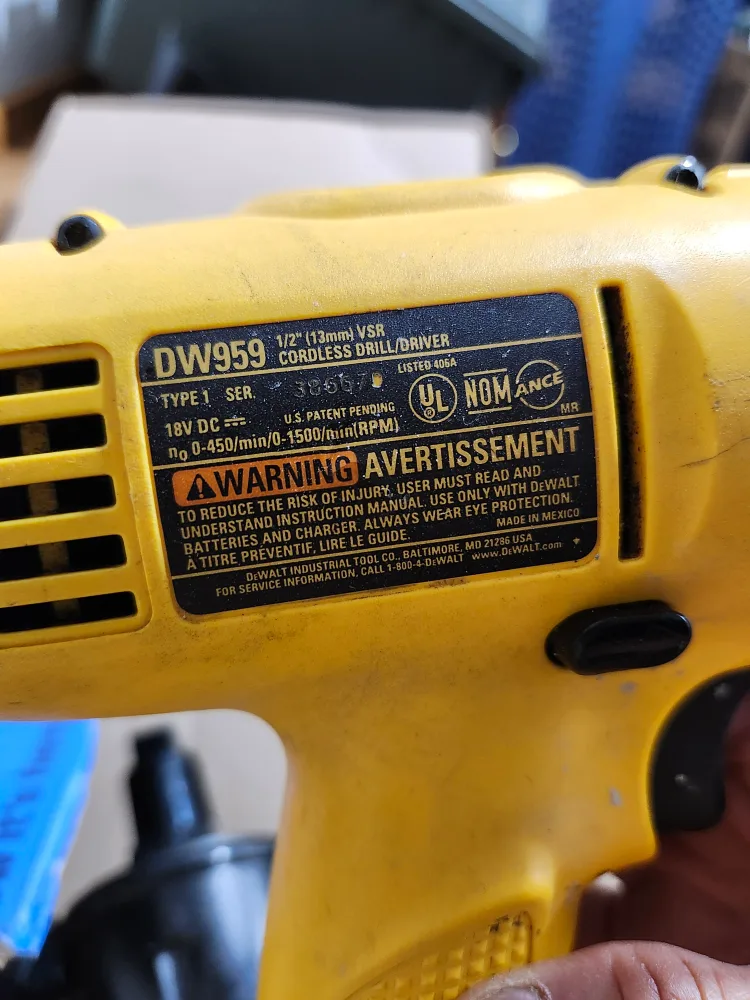 DEWALT 18v Cordless Drill with Charger and Two Batteries image indicator(2)