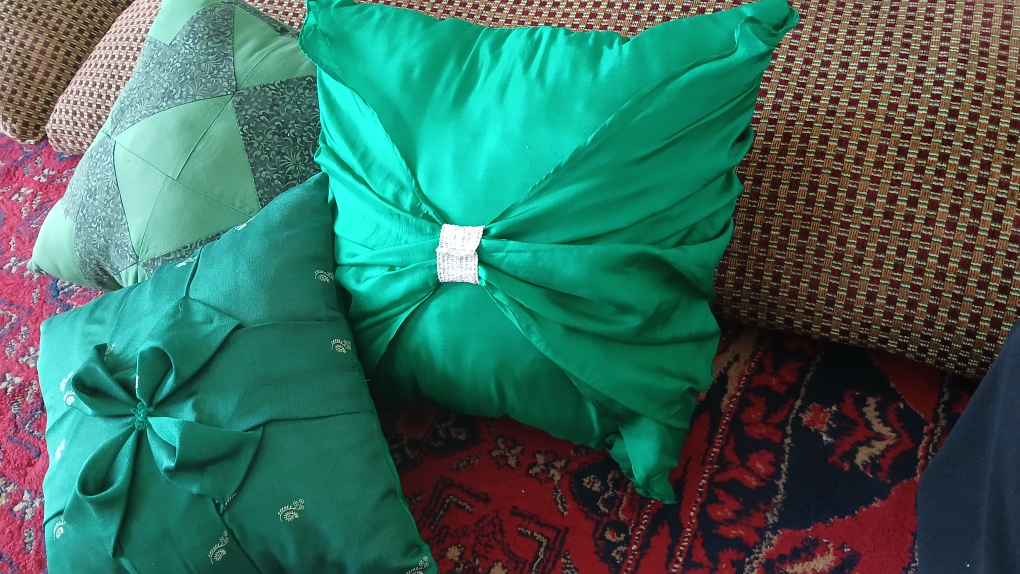 Assortment of decorative pillows - photo 4