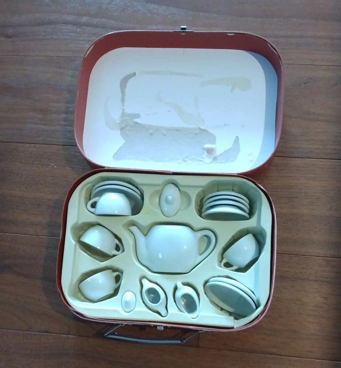 Tea Time Toy Tea Set in Carrying Case # freecycle image indicator(2)