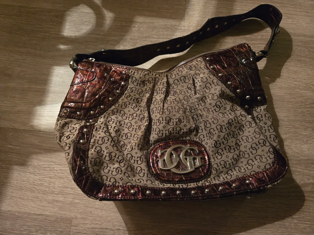 Guess bag thumbnail