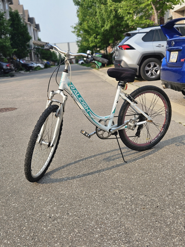 🚴‍♀️Women’s Raleigh Discovery Bike – White/Teal – Free Delivery