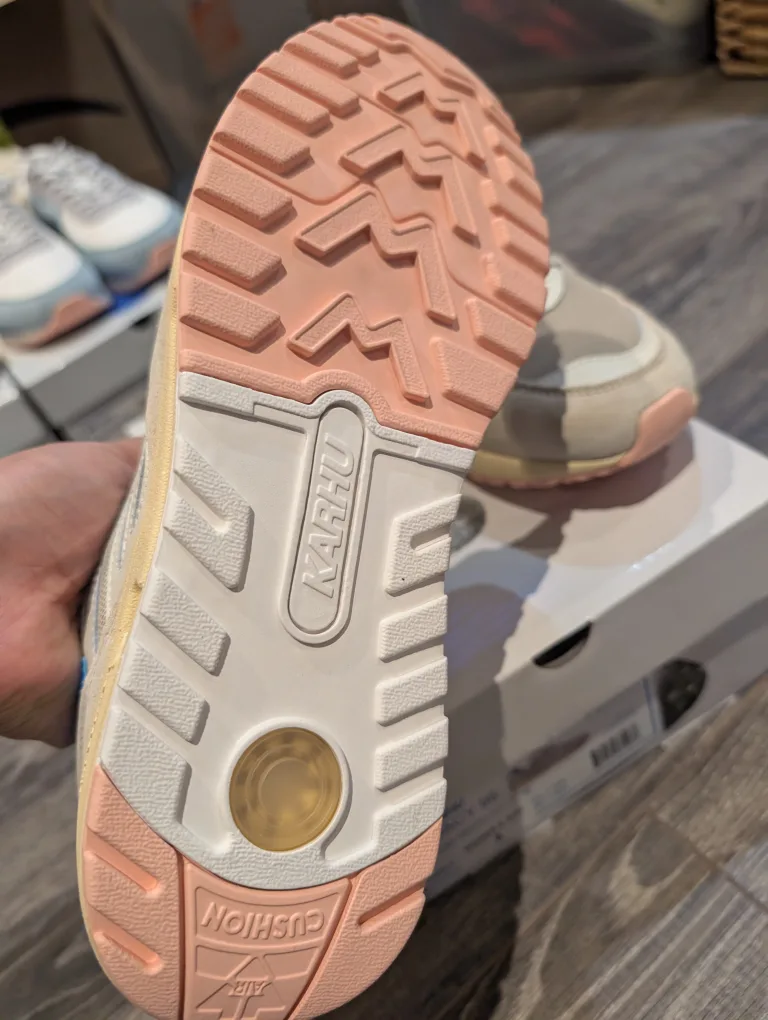 BNIB, Karhu Legacy 96 Sneakers - Women's Size 8 image indicator(3)