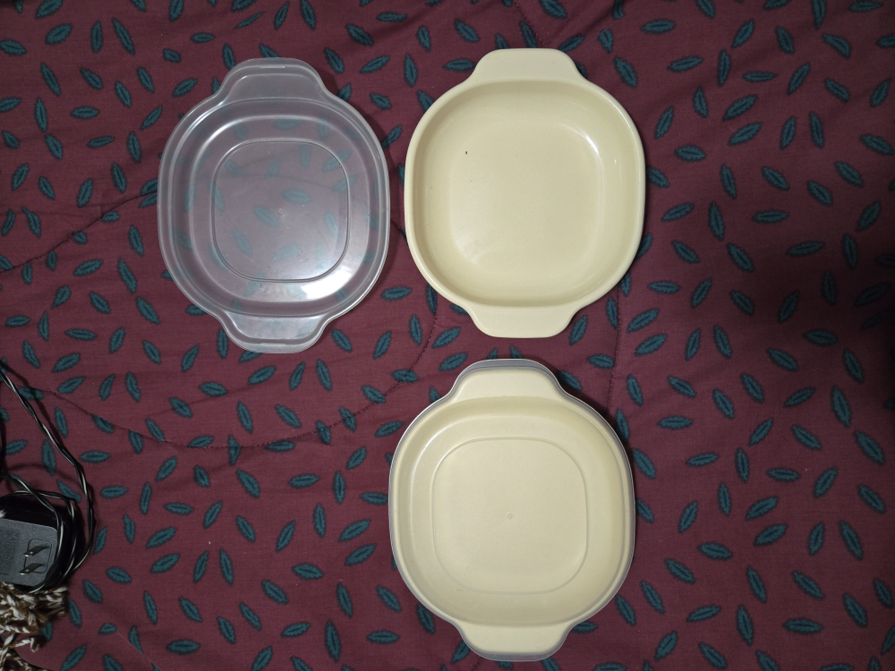2 Microwave Dishes