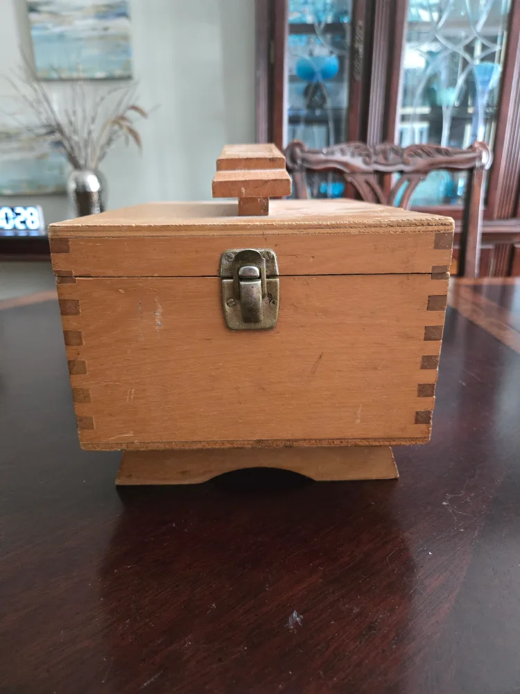 Vintage Wooden Shoe Shine Box image indicator(3)