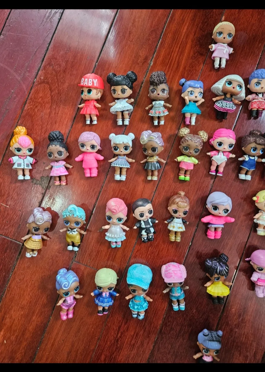 big bag with lots of LOL Surprise Dolls and Accessories image indicator(3)