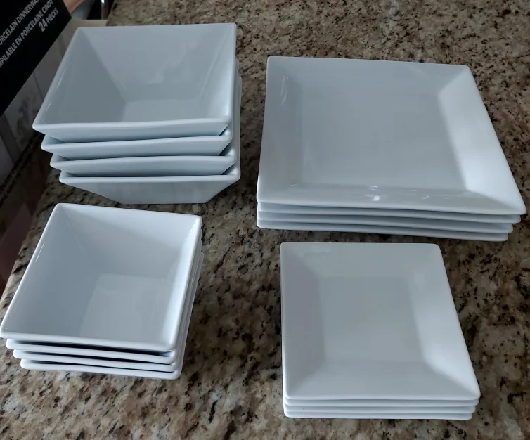 Set of 16-Piece White Dinnerware Set thumbnail
