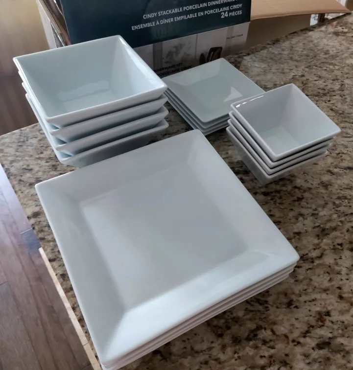 Set of 16-Piece White Dinnerware Set image indicator(2)