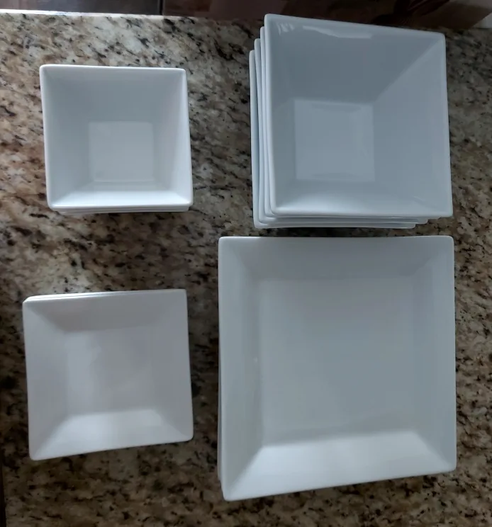 Set of 16-Piece White Dinnerware Set image indicator(4)