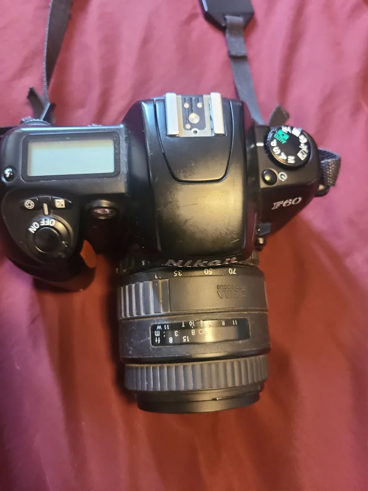 Nikon F60 Camera with Sigma Lens image indicator(10)