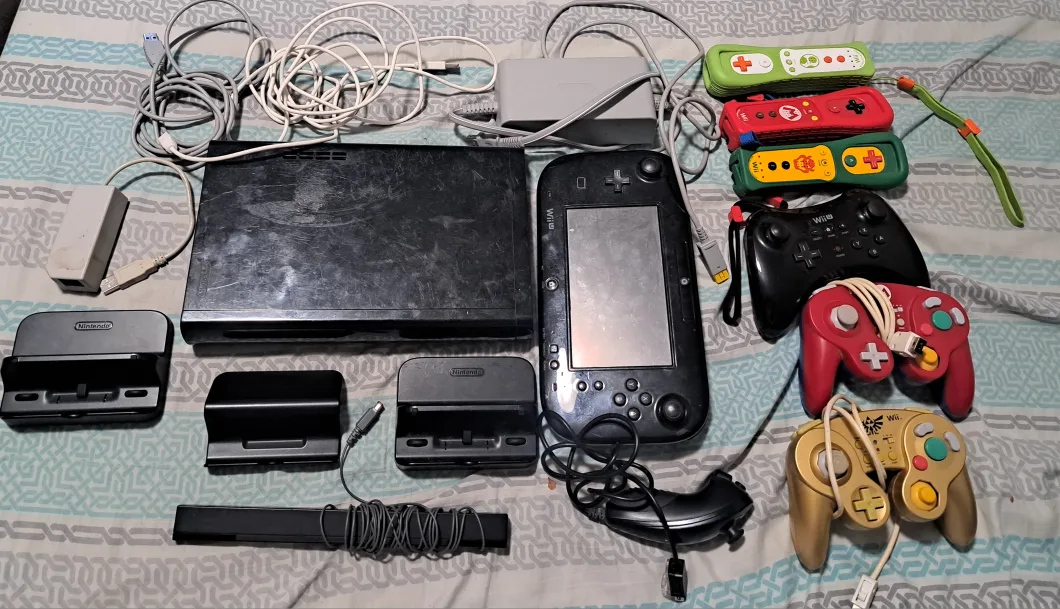 Nintendo Wii U Console & Games Bundle thumbnail