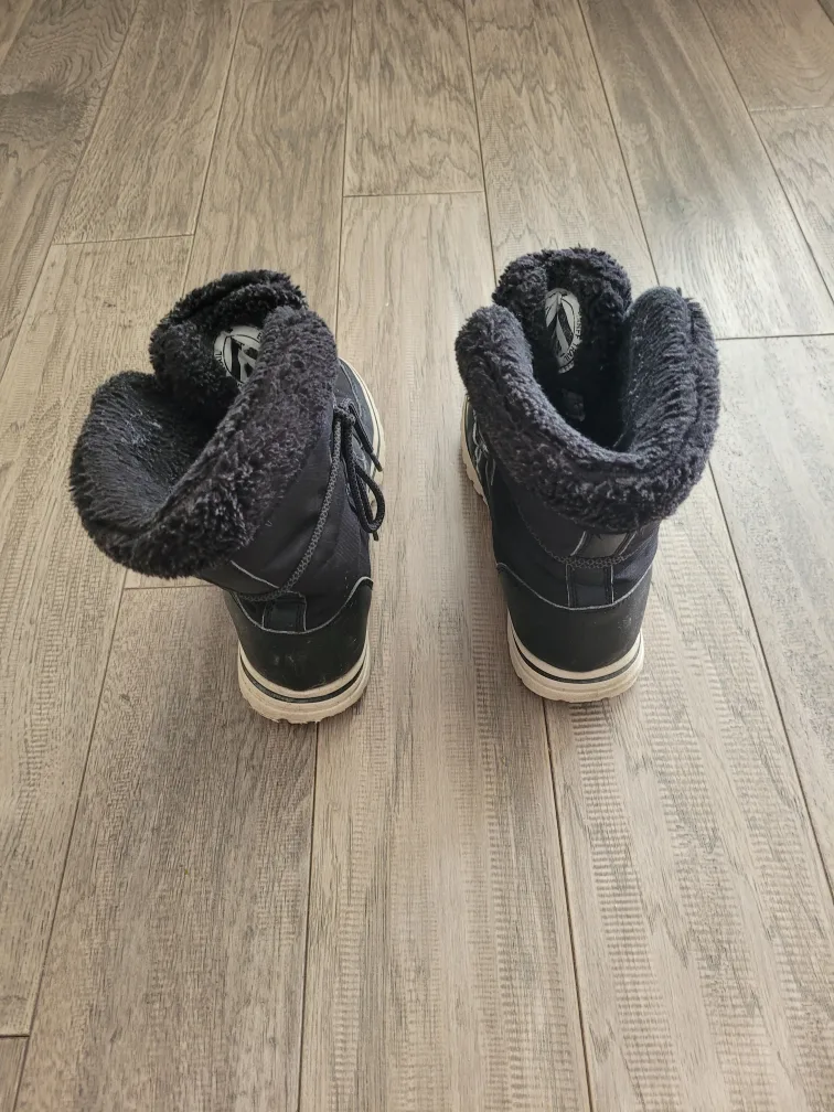 Black winter boots size 6 image indicator(3)