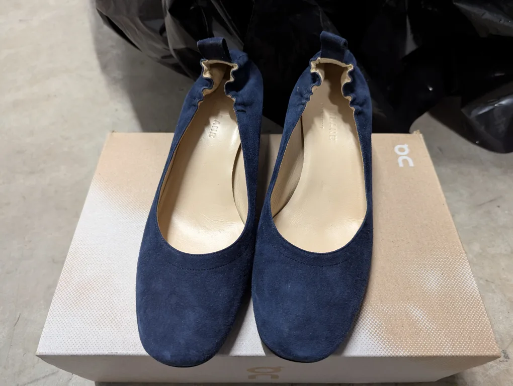 Navy Blue Heels Everlane 7.5 image indicator(2)