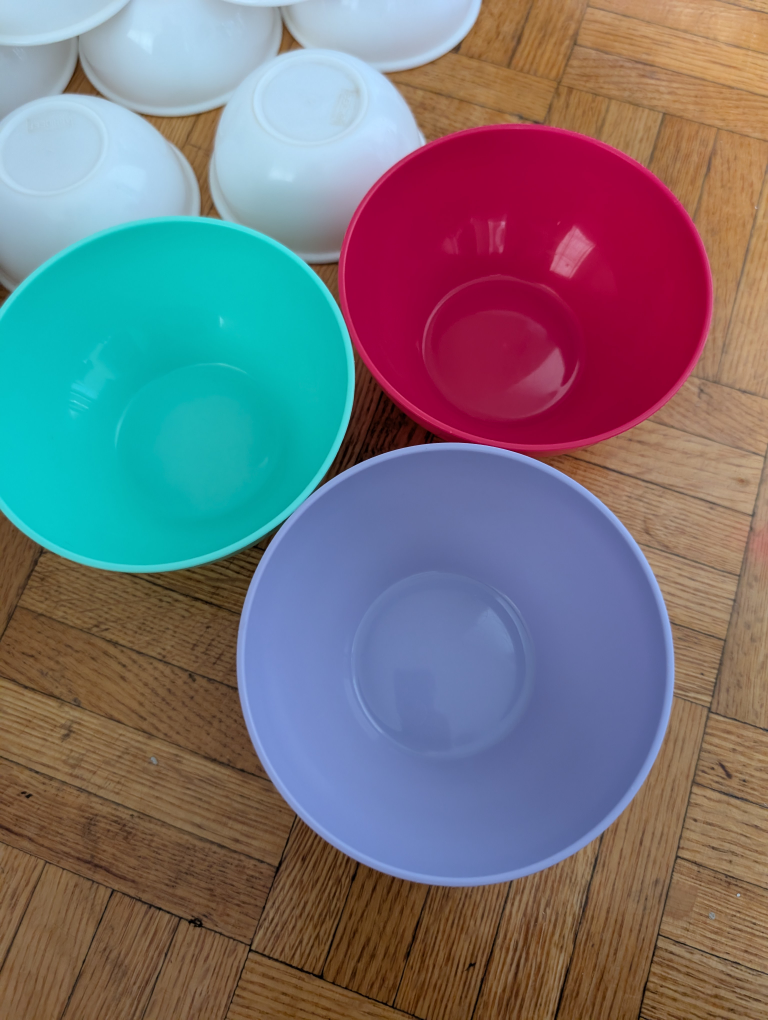 Variety of kitchen bowls and cups - photo 3