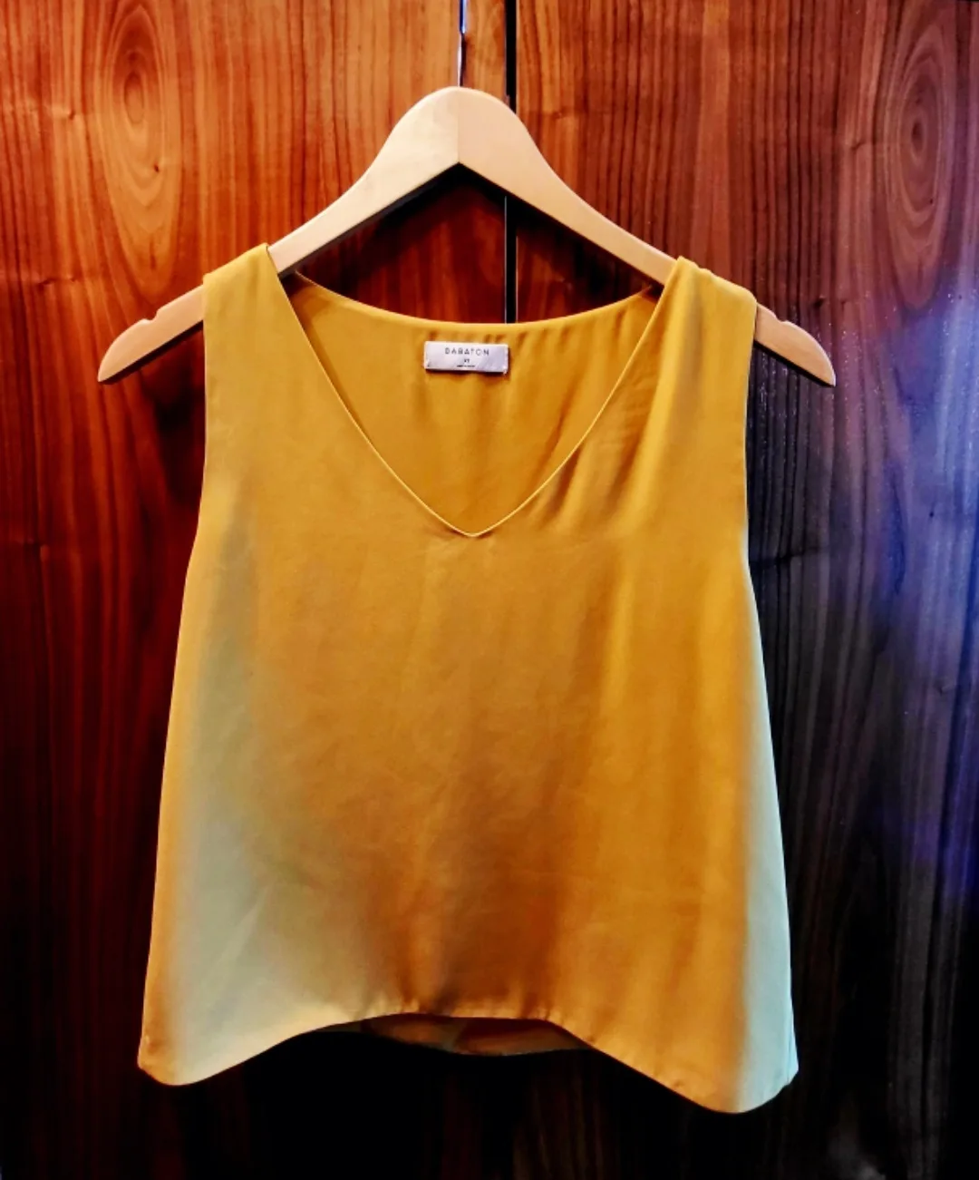 ❣️ Aritzia Babaton Murphy Blouse Mustard Yellow Sleeveless image indicator(4)