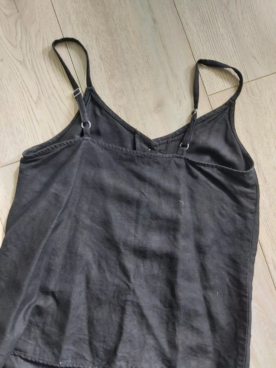 Black tank with buttons image indicator(2)