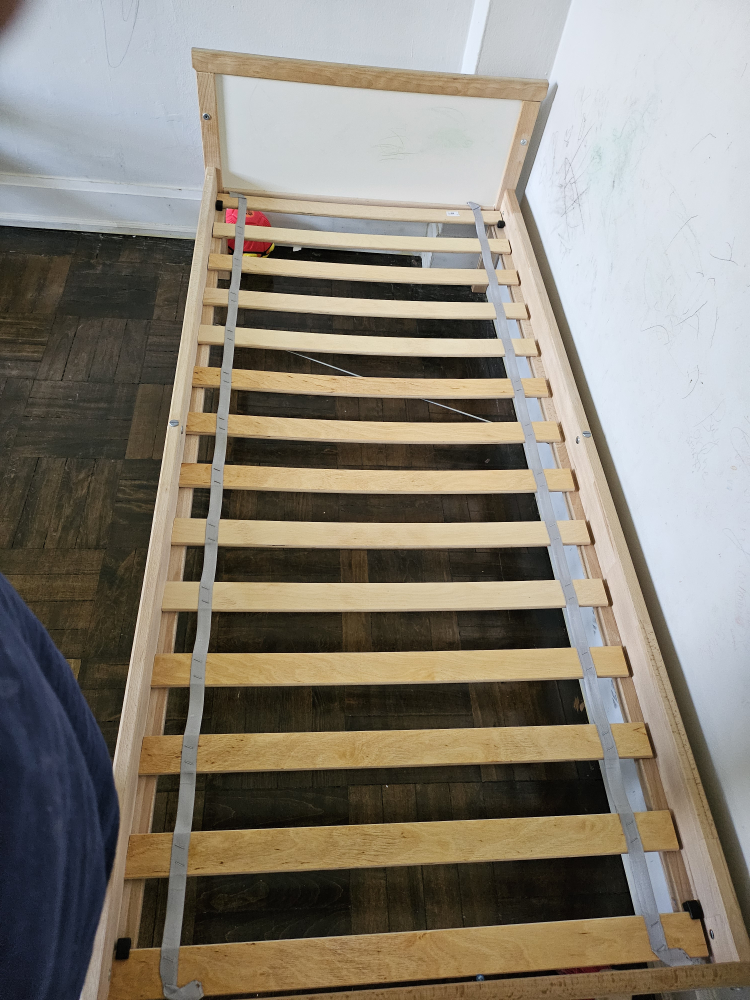 ikea junior kids bed - photo 2